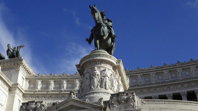 Posąg Wiktora Emanuela w Rzymie