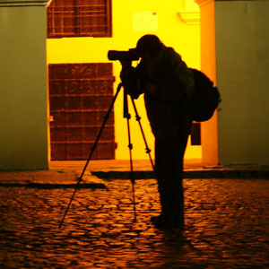 Nocne strzelanie w Kazimierzu Dolnym - efekty nocnej sesji zdjęciowej na Turnieju Fotograficznym "Barwa"