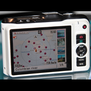 Prototypowy kompakt Casio z "hybrydowym GPSem"