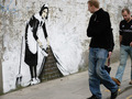 Uliczny prowokator wchodzi na salony - Banksy w Londynie
