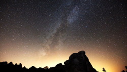 Prawdziwy rój meteorów na time-lapse