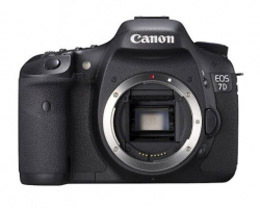 CANON EOS 7D + EF 18-135 IS