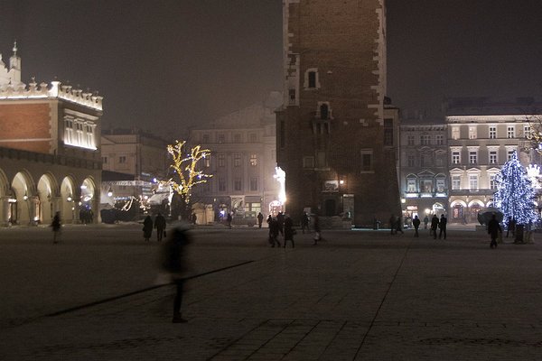 W kierunku lepszych zdjęć Fotografuj miasto nocą relacja z warsztatów w Krakowie