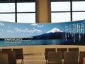 Mitsubishi zainstalowało na japońskim lotnisku 10-metrowy ekran OLED