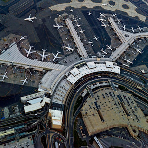 Jak wyglądają lotniska z lotu ptaka - sprawdził Jeffrey Milstein