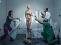 Jonathan Torpe odtwarza "Narodziny Wenus", fotografując przyjaciółkę chorą na białaczkę