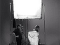 Modelki w ręcznikach - Mario Testino wchodzi z aparatem za kulisy