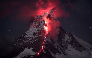 To nie Photoshop, te zdjęcia są prawdziwe  - 150 alpinistów sfotografowanych przez Roberta Boscha