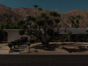 Palm Springs w pełni księżyca - znakomite zdjęcia architektury Toma Blachforda