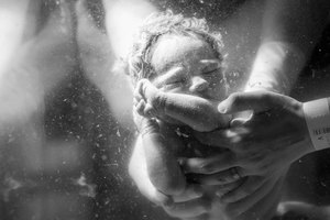 Najlepsze zdjęcia fotografów zajmujących się narodzinami