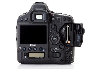 Canon ostrzega przed stosowaniem kart SanDisk CFast z lustrzankami Canon EOS-1D X Mark II
