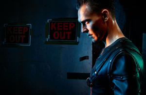 Tom Hiddleston przed obiektywem Stevena Kleina
