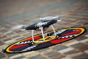 Przenośne lądowiska FlatHat dla pilotów dronów
