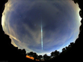 Zachwycające zdjęcia meteoru, widocznego na nocnym niebie w Holandii i Belgii