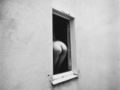 Poetycka kompozycja światła i cienia na czarno-białych fotografiach Jeanloupa Sieffa w Berlinie