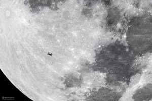Tranzyt Międzynarodowej Stacji Kosmicznej na tle tarczy Księżyca uchwycony przez 17-letniego fotografa