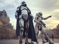 Pojazdy i postacie z Gwiezdnych Wojen odwiedzają Paryż