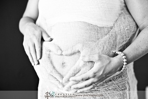 Jak zaplanować sesję ciążową i promować swoje usługi? Przeczytaj fragment książki Fotografia rodzinna. Zdjęcia przez pokolenia