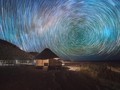 Jak fotografować niebo nocą? Gwiazdy na niebie w obiektywie mistrza gatunku