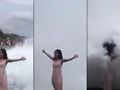 Nie ryzykuj życia dla zdjęcia - potężna fala na Bali uderzyła modelkę