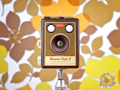 Stare aparaty vintage robią sobie selfie - fotograf składa hołd analogowym modelom