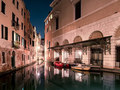 Nocne światła śpiącej Wenecji - piękne zdjęcia francuskiego fotografa