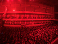 Fotograf zmienił salę koncertową w największą na świecie ciemnię fotograficzną