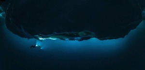 Zdjęcia ukazujące góry lodowe z wyjątkowej, podwodnej perspektywy