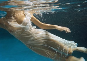 Modele zamieniający się pod wodą w rzeźby - zdjęcia Barbary Cole