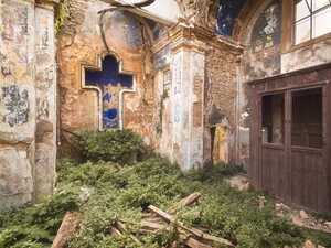 Fotograf zachowuje opuszczone budynki - zobacz zdjęcia starych kościołów 