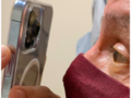 Lekarz leczy zdalnie za pomocą aparatu iPhone’a 13 Pro