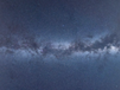 Niesamowite pionowe panoramy Drogi Mlecznej