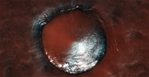 Oszałamiające zdjęcie marsjańskiego krateru