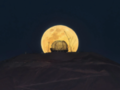 Niesamowite zdjęcie Księżyca na tle największego teleskopu na świecie