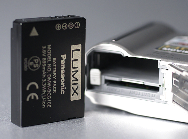 test opinia Panasonic Lumix DMC TZ7 recenzja aparat nowy model test review digital photography camera aberracja chromatyczna dystorsja ostrość makro fotografowanie obiektyw zasilanie karta pamięci SD bateria filmowanie piksele AVCHD Lite rozdzielczość 1280x720 pikseli