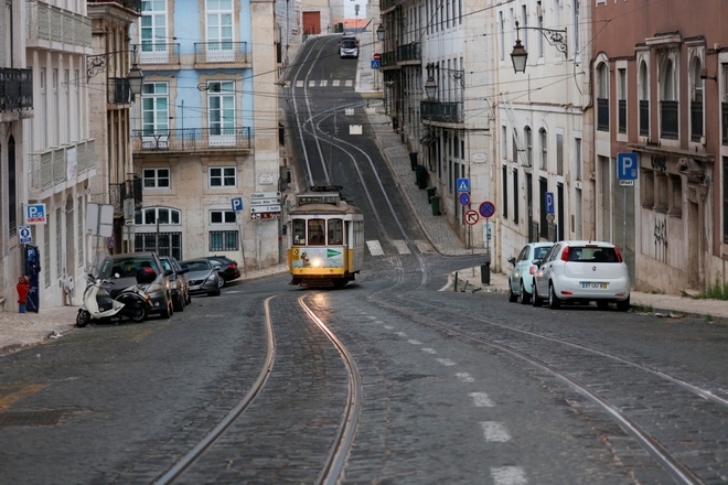 Lisbon tram 017