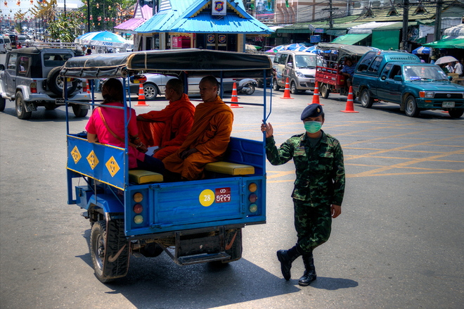Lokalna  taks&oacute;wka/na granicę z Birmą/