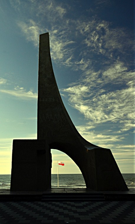  Pomnik Zaślubin Polski z Morzem (Kołobrzeg)