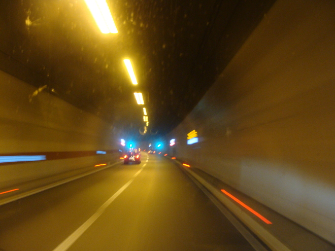 W tunelu
