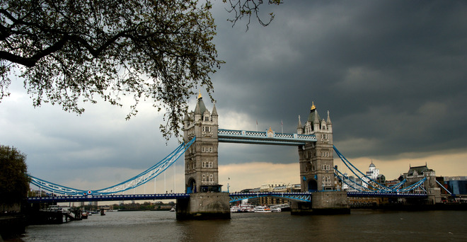 Poczt&oacute;wka z Londynu: Tower Bridge oczywiście