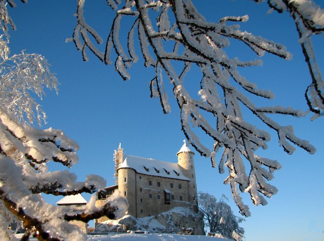 Zamek Bobolice w zimowej oprawie