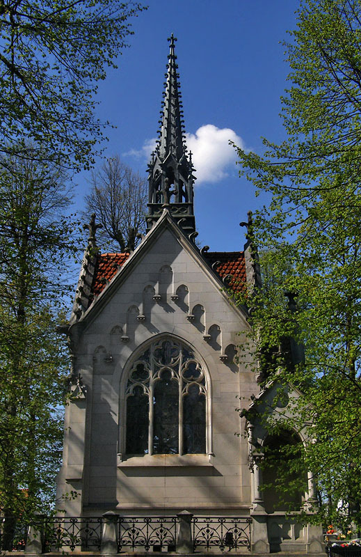 kapliczka przy cmentarzu w Supraślu