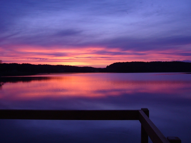 jezioro o wschodzie słońca