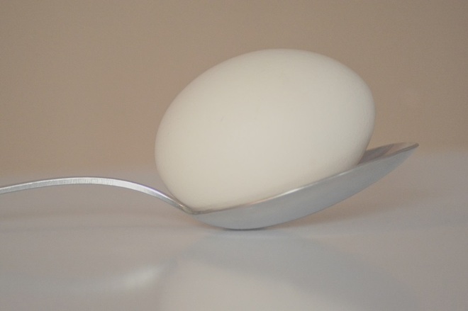 Na łyżce jajko