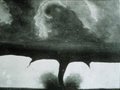 100 najbardziej zakasujących zdjęć świata, F. N. Robinson, Pierwsza fotografia tornada