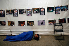 Greccy bezdomni na fotografiach Yannisa Behrakisa