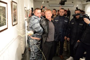 Po fali protestów moskiewska galeria zamyka wystawę zdjęć Jocka Sturgesa 
