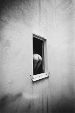 Poetycka kompozycja światła i cienia na czarno-białych fotografiach Jeanloupa Sieffa w Berlinie