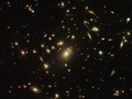 Supermasywna gromada galaktyk Abell 2537 zakrzywia czasoprzestrzeń i załamuje fale świetlne