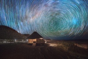 Jak fotografować niebo nocą? Gwiazdy na niebie w obiektywie mistrza gatunku